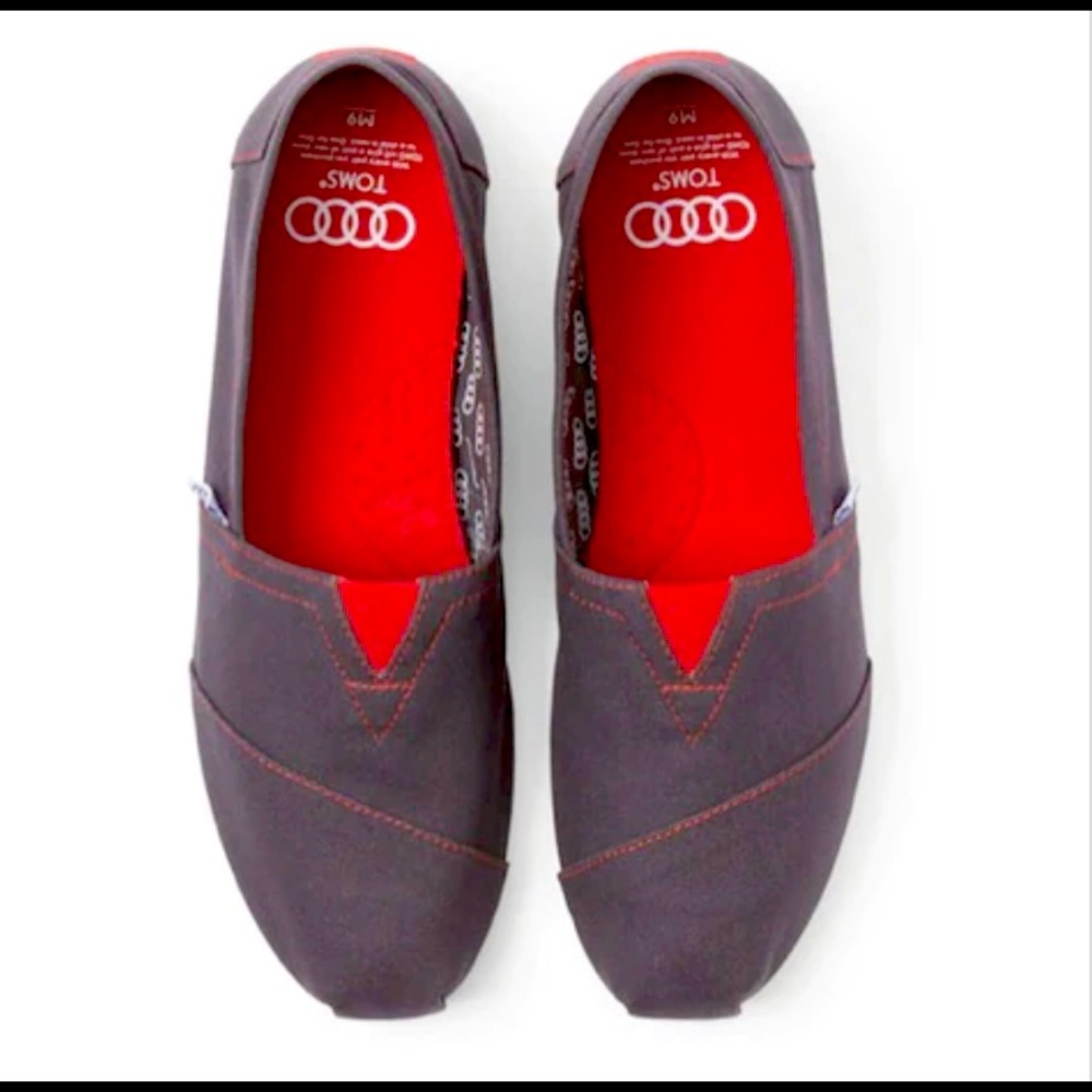TOMS Women’s grey and red shoes - Size 6